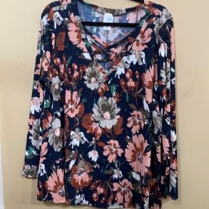 See In Love Criss Cross Neckline Top XL New